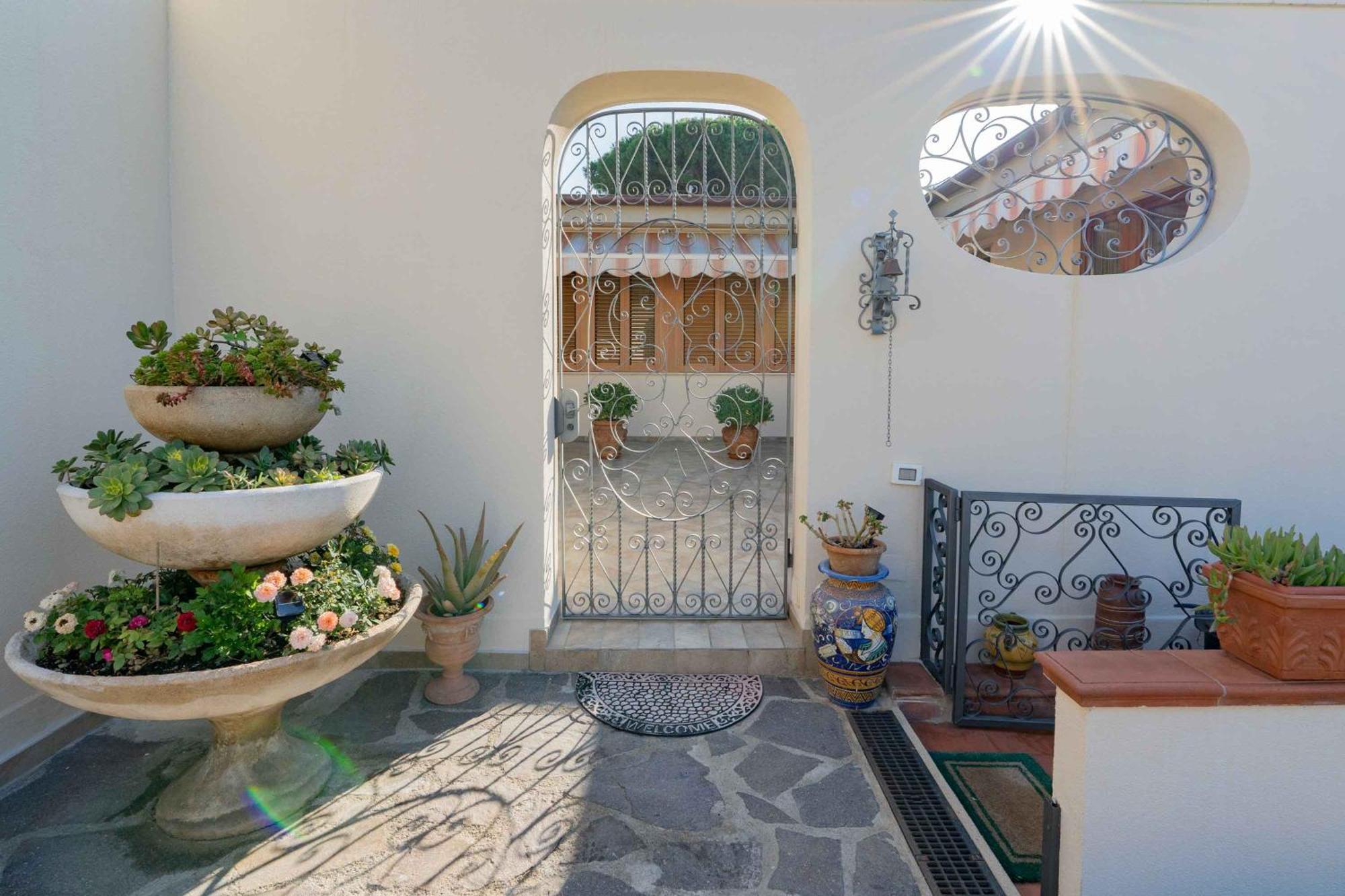 皮昂比诺Sunny Courtyard公寓 外观 照片